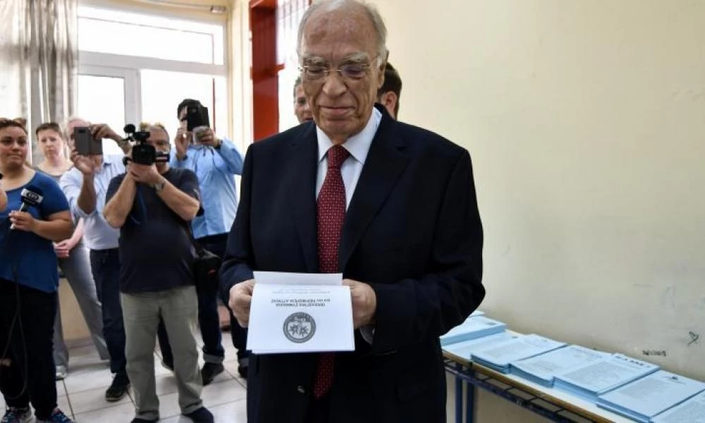 Σε κρίσιμη κατάσταση με κορονοϊό ο Βασίλης Λεβέντης – Διασωληνώθηκε στον Ευαγγελισμό